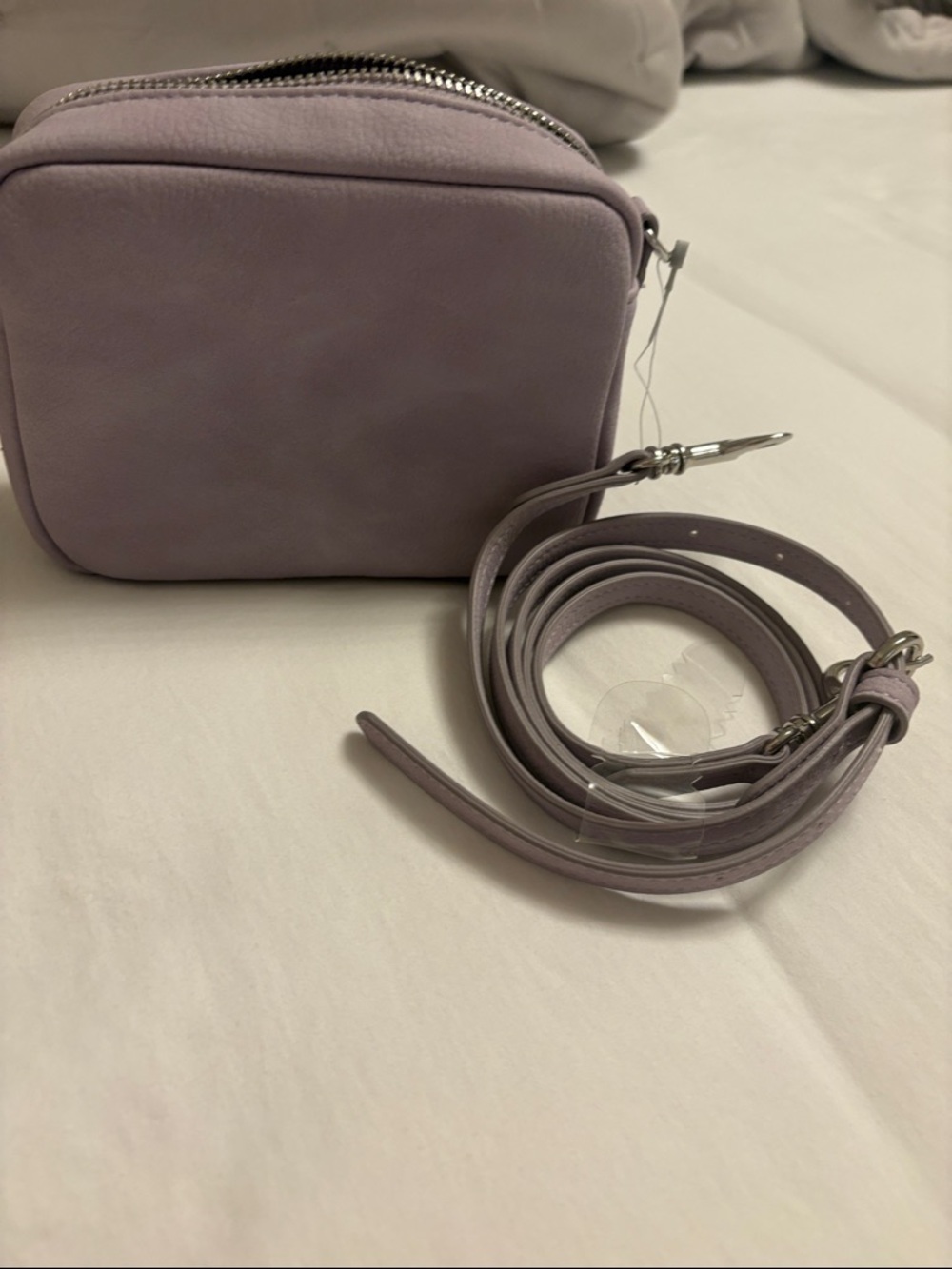Small Universal Threads crossbody purse NWOT. Never used new